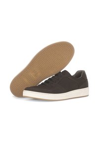 Bruine stoffen sneakers met een witte rubberen zool en een gestructureerde beige buitenzool. Heeft een ronde neus en platte veters aan de voorkant.