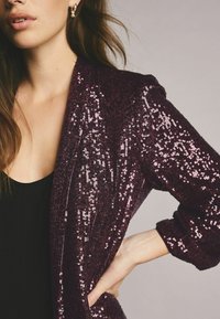 Next SEQUIN TALL - REGULAR FIT - Blazer - burgundy red