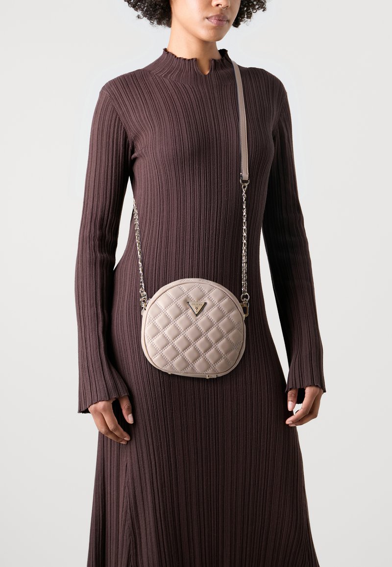 Guess GULLY CIRCLE BAG - Umhängetasche - light beige