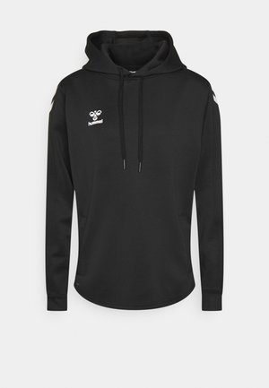 Zwarte hoodie gemaakt van gladde stof met een voorzak in kangoeroestijl, trekkoord kap en wit logo op de borst en mouw.