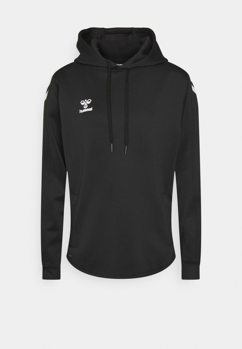 Un sweat à capuche noir en tissu lisse avec une poche kangourou à l'avant, un cordon de serrage à la capuche et un logo blanc sur la poitrine et la manche.
