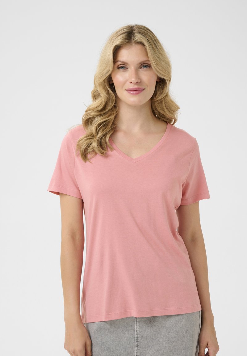 Rosa v-ringad t-shirt tillverkad av mjukt tyg, korta ärmar, avslappnad passform, slät textur, med subtila sömdetaljer längs fållen.