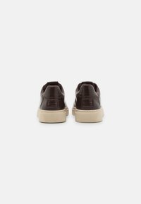 GANT MC JULIEN - Sapatilhas - dark brown