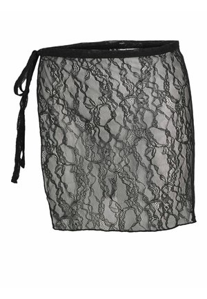 Jupe portefeuille en dentelle noire à motif floral, nouée par un nœud sur le côté gauche, tissu transparent et coupe droite.