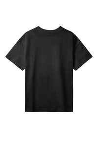 Sort bomulds t-shirt med rund halsudskæring og korte ærmer. Simpelt design, blød tekstur og almindelig pasform, velegnet til afslappet brug.