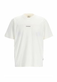 Balta trumpa rankovė t-shirt, pagaminta iš medvilnės, turi apvalų kaklą ir krūtinės srityje yra pilkai atspausdintas "CHASIN'" logotipas.