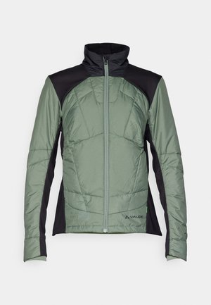 Gevoerde jas met een groene voorkant en zwarte schouders, voorzien van een hoge kraag, ritssluiting en textuurnaden.