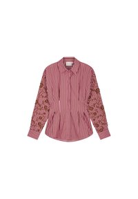 Rood-witte gestreepte shirt met lange mouwen, voorzien van ingewikkelde bruine borduursels op de armen. Klassieke kraag en een gebogen zoomontwerp.