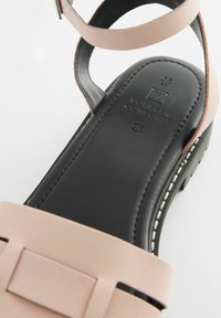 Next FOREVER COMFORT CLEATED REGULAR WIDE FIT - Sandaalit nilkkaremmillä - pink