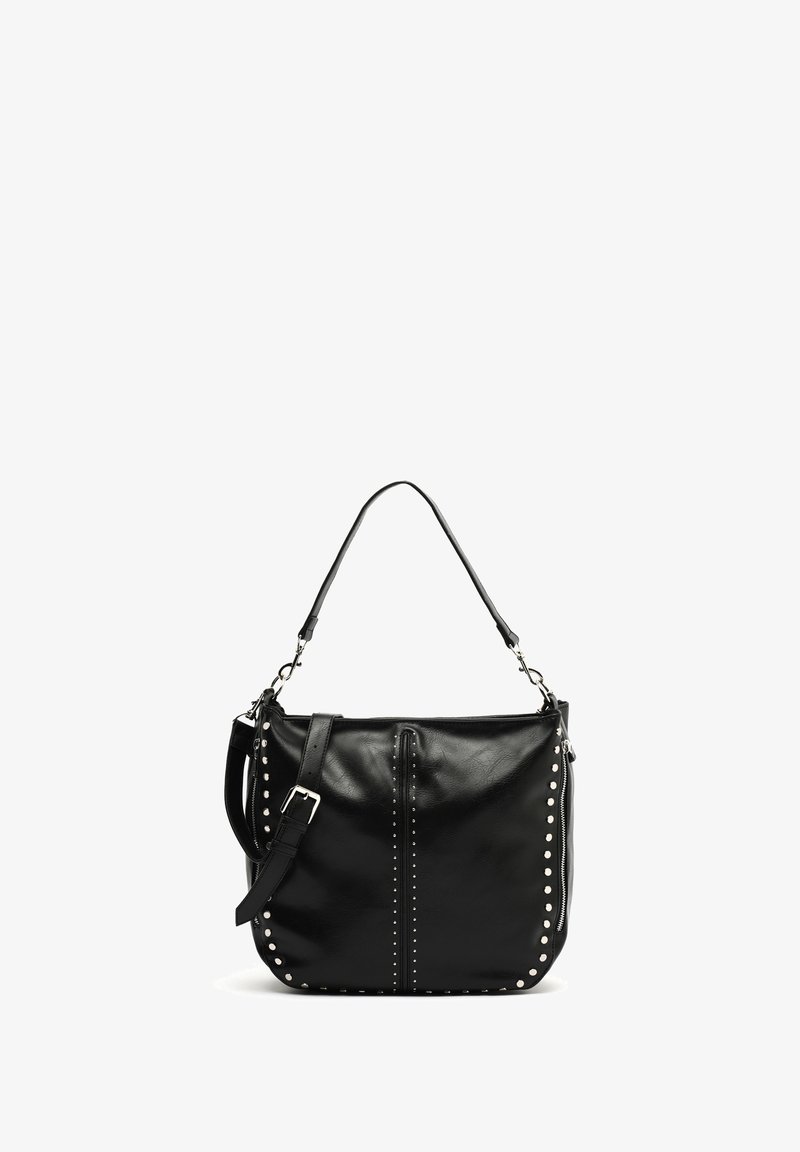 Schwarze Lederhandtasche mit strukturierter Form, verziert mit silbernen Nieten entlang der Seiten und einem abnehmbaren Tragegurt. Reißverschlussfach ist ebenfalls vorhanden.