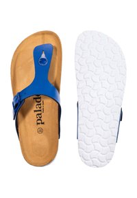 Blå flip-flop sandal med ett format brunt korkfotbädd, vit texturerad gummiyttersula och justerbar spännestraps. Varumärke synligt på innersulan.