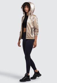 khujo NICKY - Lengva striukė - beige