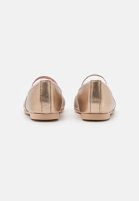 Pretty Ballerinas AMI - Sabrinas com tira no tornozelo - nude/rosegold