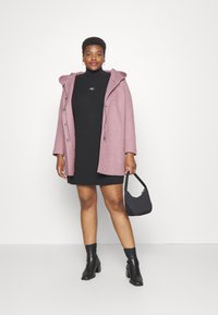 ONLY Carmakoma CARSEDONA - Kratki kaputi - rose brown melange