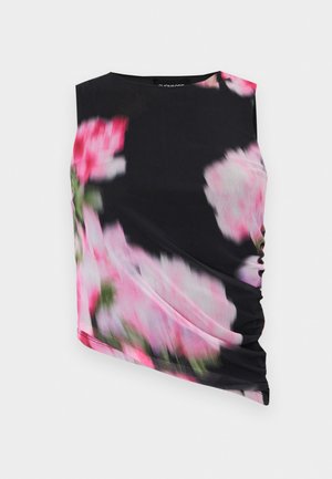 Μαύρο τοπ χωρίς μανίκια με ασύμμετρο τελείωμα και ριγέ πλάι, με μεγάλο ροζ και λευκό φλοράλ σχέδιο.