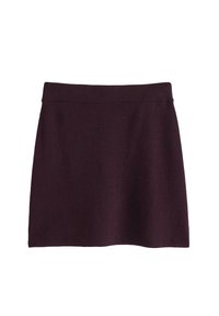 Gonna corta viola realizzata in tessuto a maglia, caratterizzata da un design semplice e dritto con una cintura ampia e senza chiusure visibili o motivi.