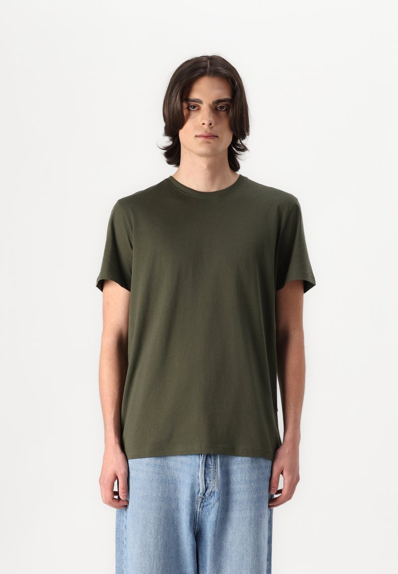 Selected Homme - ASPEN SS O NECK NOOS - T-shirt basique - forest night, Agrandir