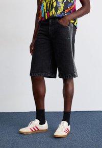 adidas Originals - Denim shorts - true black denim Thumbnail Image 1