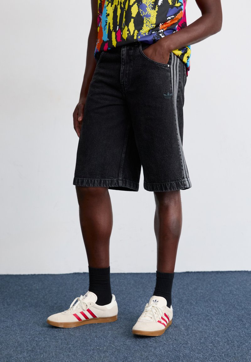 adidas Originals - Denim shorts - true black denim, Enlarge
