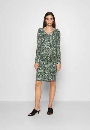 MAMALICIOUS MLEBBA TESS DRESS - Φόρεμα σε ίσια γραμμή - green gables