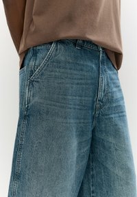 SUPER BAGGY - Denimshorts - stone blue denim