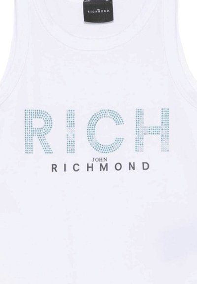 Top bianco senza maniche con la scritta "RICH" in strass blu e "JOHN RICHMOND" stampato sotto in testo nero.