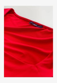 Unselected, bright red