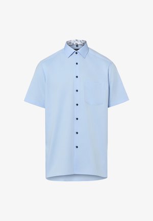 Camicia da uomo azzurro chiaro a maniche corte con bottoni scuri, taschino sul petto, colletto aperto e fodera interna del colletto con fantasia.
