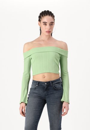 OFF THE SHOULDER CROP - T-shirt à manches longues - light green