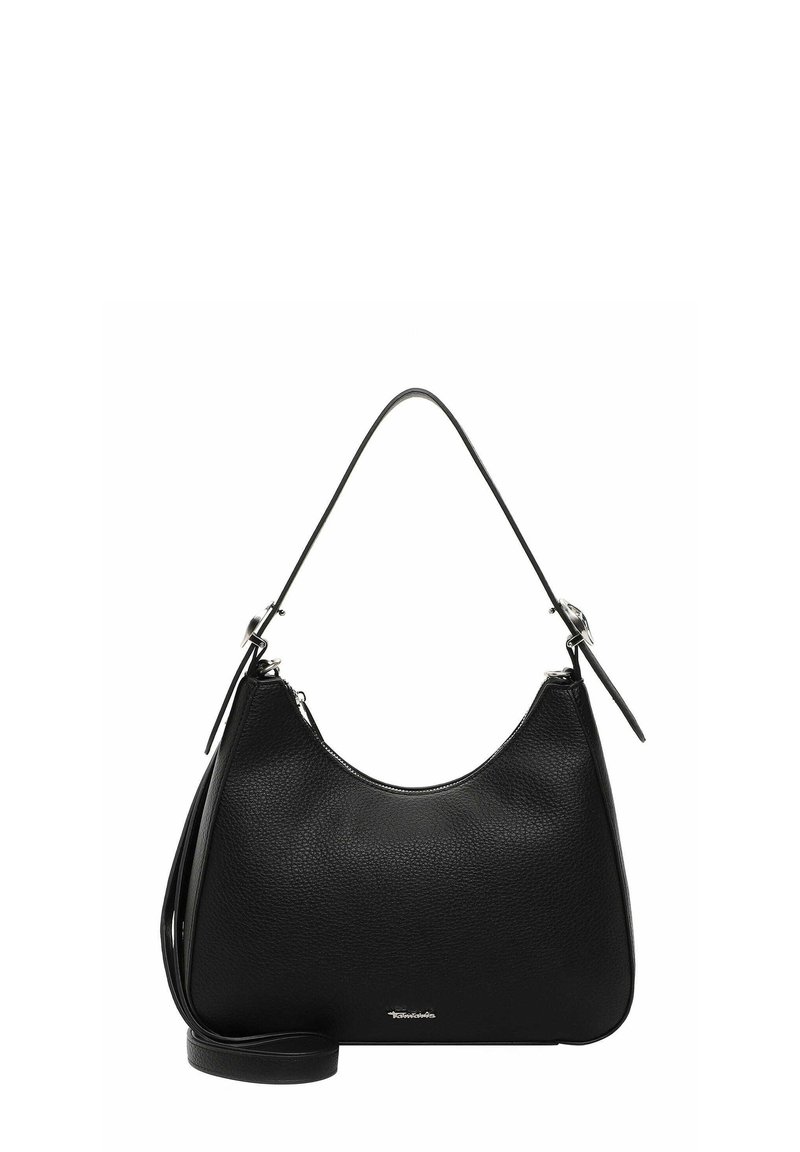Bolso de hombro de cuero negro con un diseño curvado, superficie texturizada, correa ajustable y acentos de hardware en plata. Estilo minimalista.