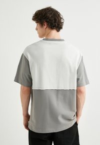 Koton - T-shirt z nadrukiem
