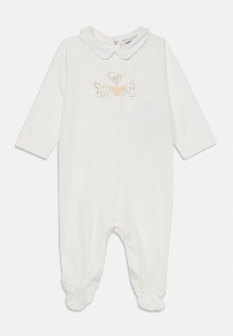 Balta ilgomis rankovėmis kūdikių bodžiukas su pėdutėmis, Peter Pan tipo apykaklė ir siuvinėti smėlio spalvos zuikiai su raidėmis "E V A" ant krūtinės.