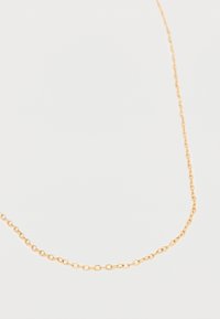 Χρυσής απόχρωσης μεταλλική αλυσίδα για κολιέ με συνδεδεμένα οβάλ τμήματα, λεία υφή, μινιμαλιστικό σχέδιο και χωρίς διακοσμήσεις.
