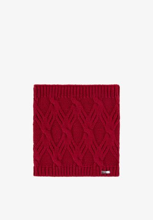 Col chaud en maille rouge avec un motif torsadé ; texture côtelée en haut et en bas ; comporte une petite étiquette logo métallique sur le côté.