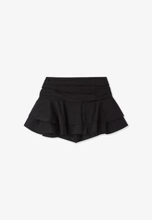 Skort nero a strati con vita elasticizzata, orlo arricciato e pantaloncini integrati sotto; tessuto dalla texture liscia.