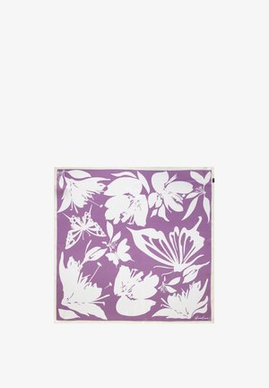 Kwiatowy szal na purpurowym tle, z białymi sylwetkami kwiatów i motyli; gładka tekstura i prostokątny kształt.