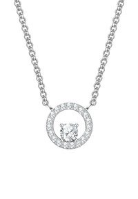 Sølv halskæde med en cirkulær vedhæng, der har en central rund ædelsten omgivet af mindre funklende sten, alle sat i en skinnende ramme.