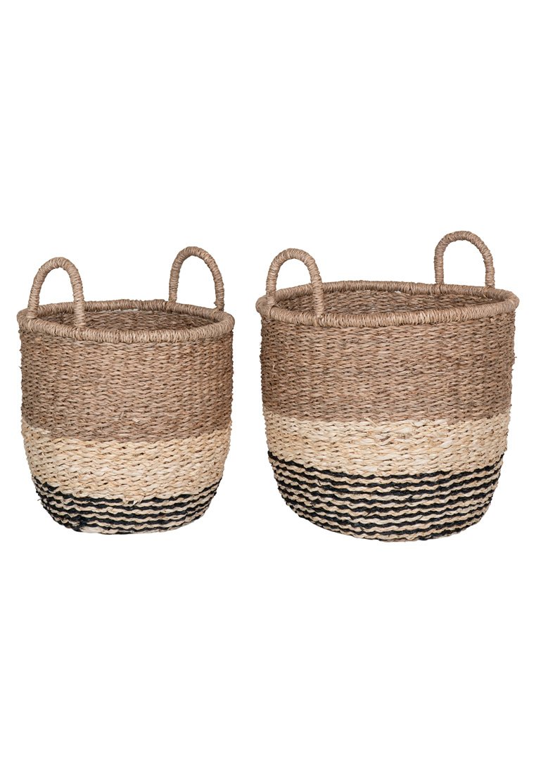 Gewebte Aufbewahrungskörbe in zwei Größen, aus natürlichen Fasern in Beige und Creme mit schwarzen Streifen, und zwei Griffen für einfaches Tragen.