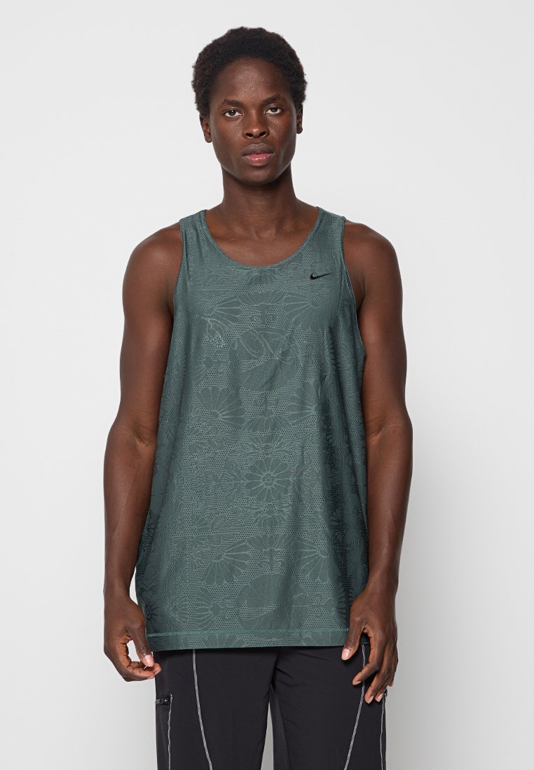 Nike Sportswear Sport T-shirt donkergroen Nike Sportswear Sport T-shirt donkergroen