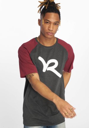 T-shirt med print - burgundy