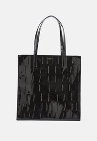 Bolsa tote em verniz preto com um padrão texturizado em forma de grelha, acabamento suave e duas alças longas. Detalhe do logótipo dourado na parte superior central.