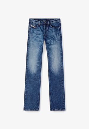 Zili džinsi ar taisnu kāju dizainu, izbalējušām priekšējām daļām un klasisko pieczvaigžņu kabatu stilu. Aprīkoti ar metāla pogu un rāvējslēdzēju.