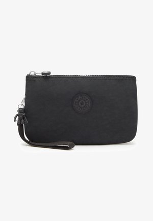 Sort nylon tegnebog med lynlås, der har et rundt logo-patch, struktureret overflade og en håndledsrem. Inkluderet nøglering som accent.