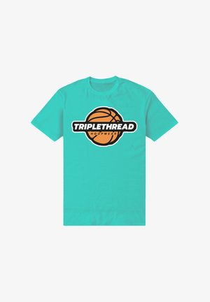 Tyrkysové tričko s krátkým rukávem s grafikou basketbalového míče a textovým logem "TRIPLETHREAD HOOPWEAR" uprostřed na přední straně.