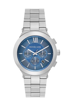 Silberne Metallarmbanduhr mit blauem Zifferblatt, drei Unterzifferblättern, römischer Zahl XII, Datumsfenster bei 4 Uhr und "Michael Kors" Branding.