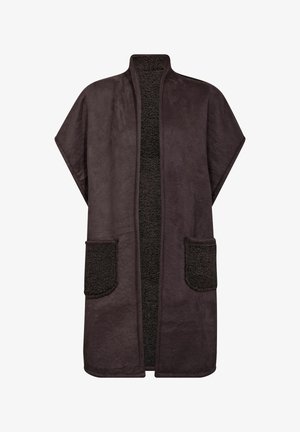 Tumši pelēks halāts ar mīkstu, pūkainu ārpusi un mīkstu, pūkainu iekšpusi. Aprīkots ar divām priekšējām kabatām, atvērtu priekšu un bez aizdares.