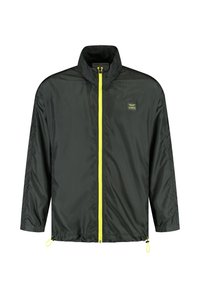 Lekka czarna kurtka przeciwwiatrowa z podwyższonym kołnierzem i jasnoniebieskim zamkiem błyskawicznym. Posiada elastyczne mankiety i sznurek w dolnej części.