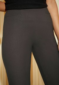 Friends Like These SCULPTING STRETCH - Kelnės - charcoal grey