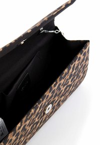 Tamaris AMALIA - Kuvertväska - black brown