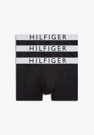 Trois boxers noirs empilés, chacun avec une ceinture blanche portant la mention "HILFIGER" en lettres noires grasses.